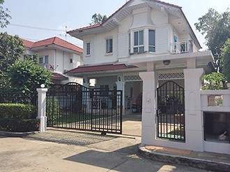 บ้านเดี่ยว 65ตรว.!!!! มณีรินทร์พาร์ค(ท่าอิฐ รัตนาธิเบศร์) 4 จอด 3 นอน 3 น้ำ  ขาย 3.79ล้าน!! - คลังบ้าน.Com