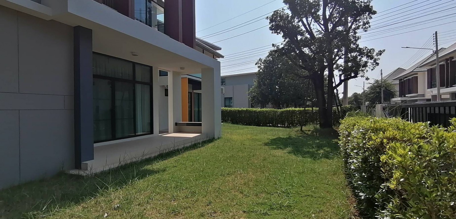 ขายด่วน!!! บ้านเดี่ยว 2 ชั้น+บ้านรับรอง หมู่บ้าน Lake Nakara - คลังบ้าน.Com